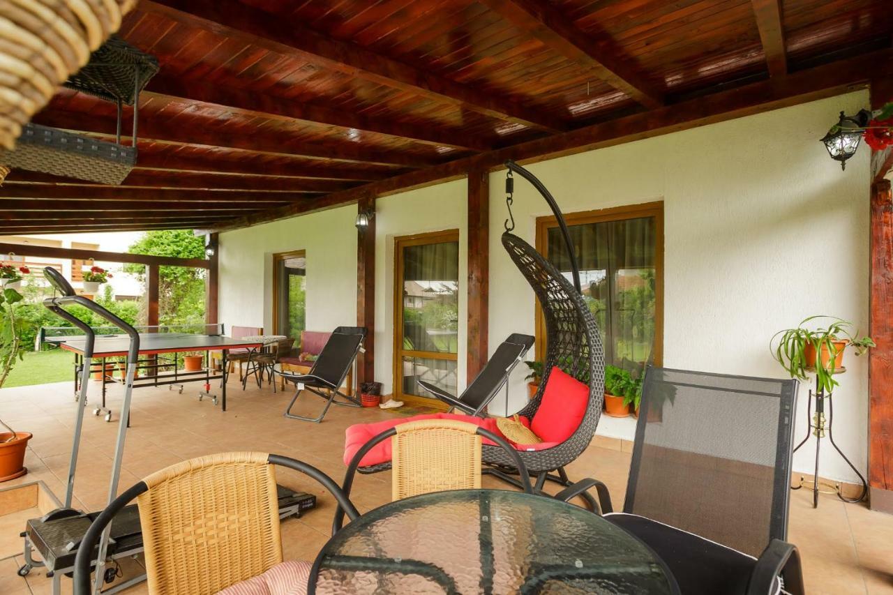Casa Florilor Hotel Curtea De Arges Exterior photo