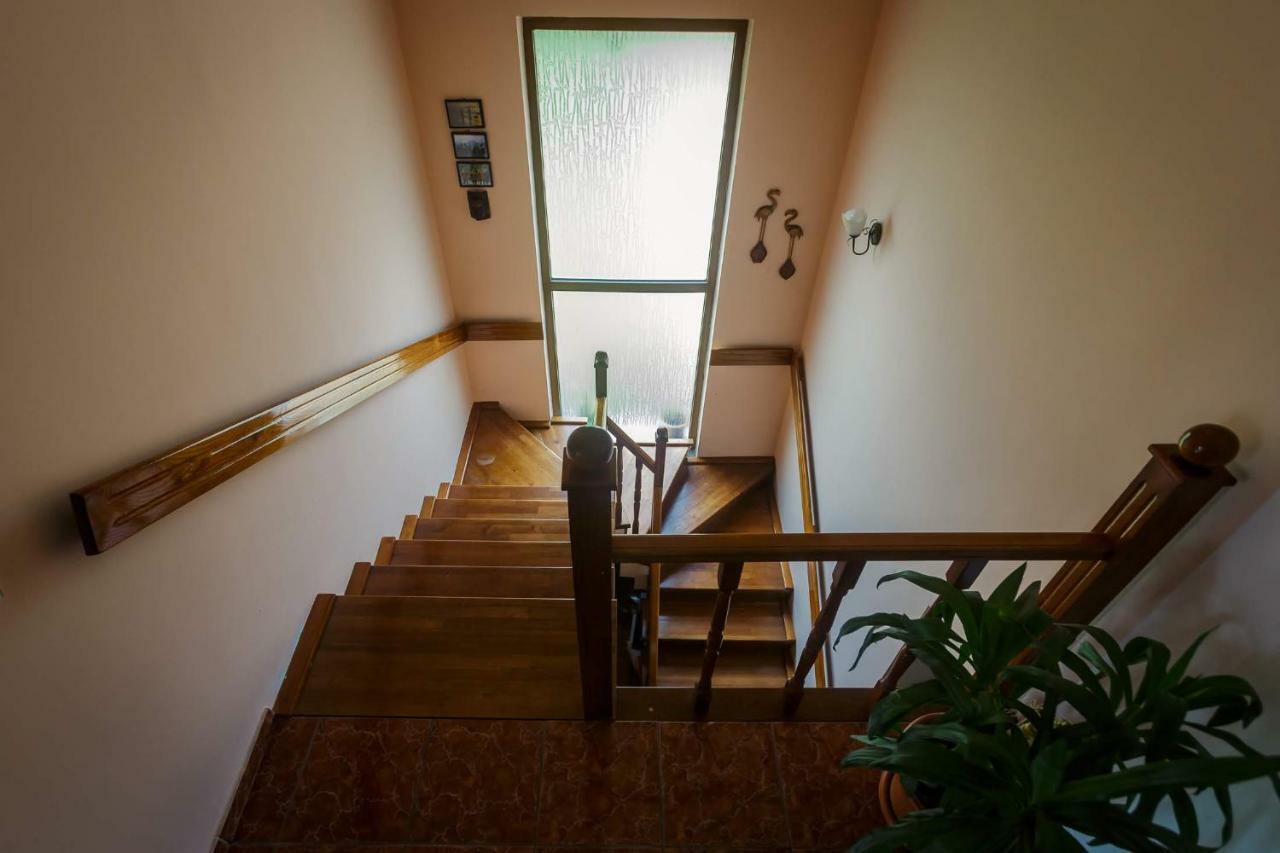 Casa Florilor Hotel Curtea De Arges Exterior photo