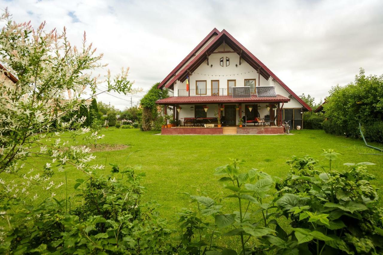 Casa Florilor Hotel Curtea De Arges Exterior photo