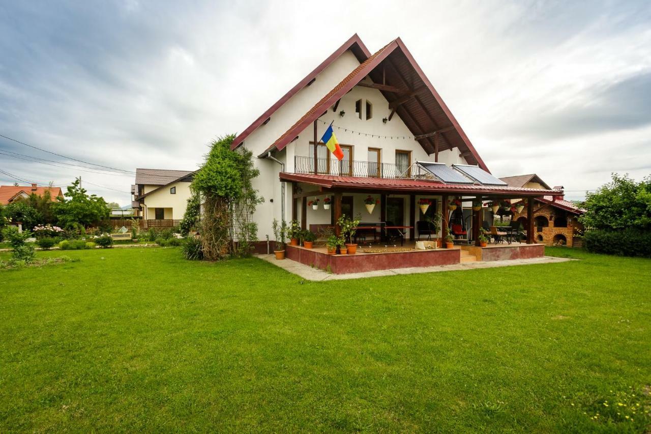 Casa Florilor Hotel Curtea De Arges Exterior photo